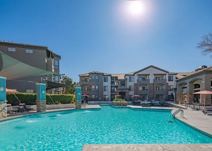 Apartment Stylish 2bd Kingbed With Pool, Hot Tub, Gym, Parking