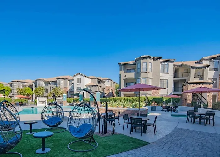 Stylish 2bd Kingbed With Pool, Hot Tub, Gym, Parking Apartment *