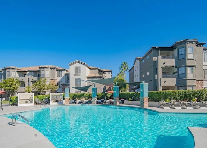 Apartment Stylish 2bd Kingbed With Pool, Hot Tub, Gym, Parking Glendale