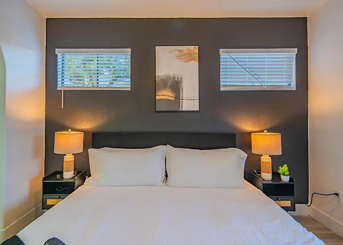 Stylish 2bd Kingbed With Pool, Hot Tub, Gym, Parking Apartment *