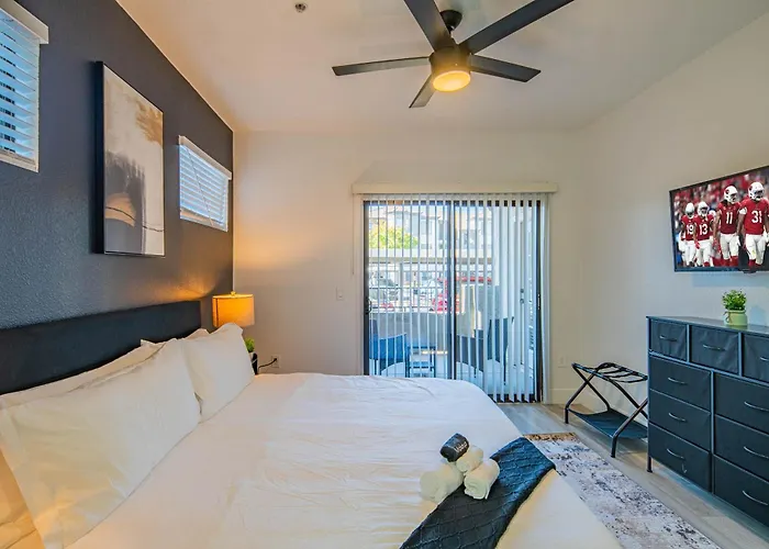 Stylish 2bd Kingbed With Pool, Hot Tub, Gym, Parking Apartment *