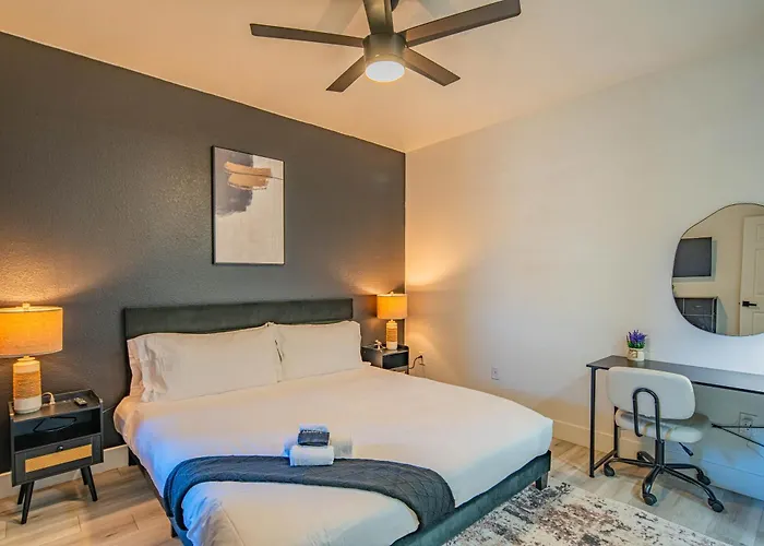 Stylish 2bd Kingbed With Pool, Hot Tub, Gym, Parking Apartment Glendale