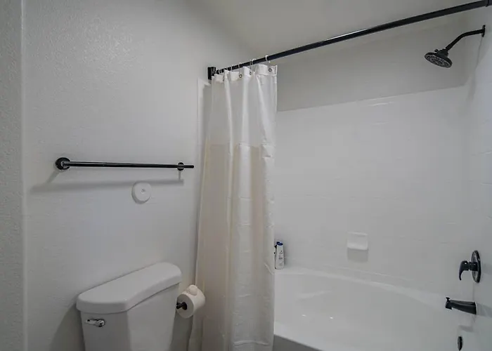 Apartment Stylish 2bd Kingbed With Pool, Hot Tub, Gym, Parking Glendale